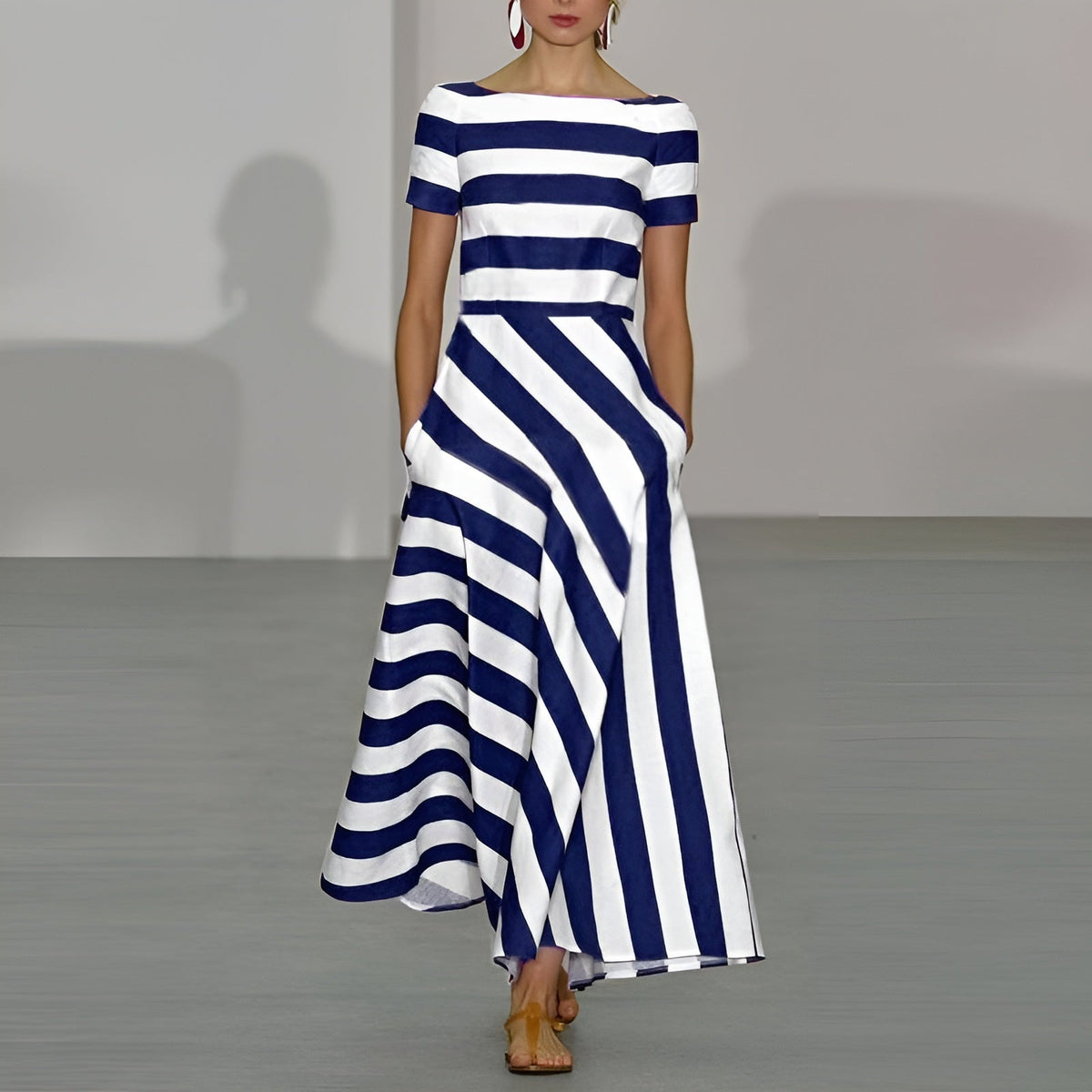 Miranda · Vestido de rayas y caída fluida · Imagen 4
