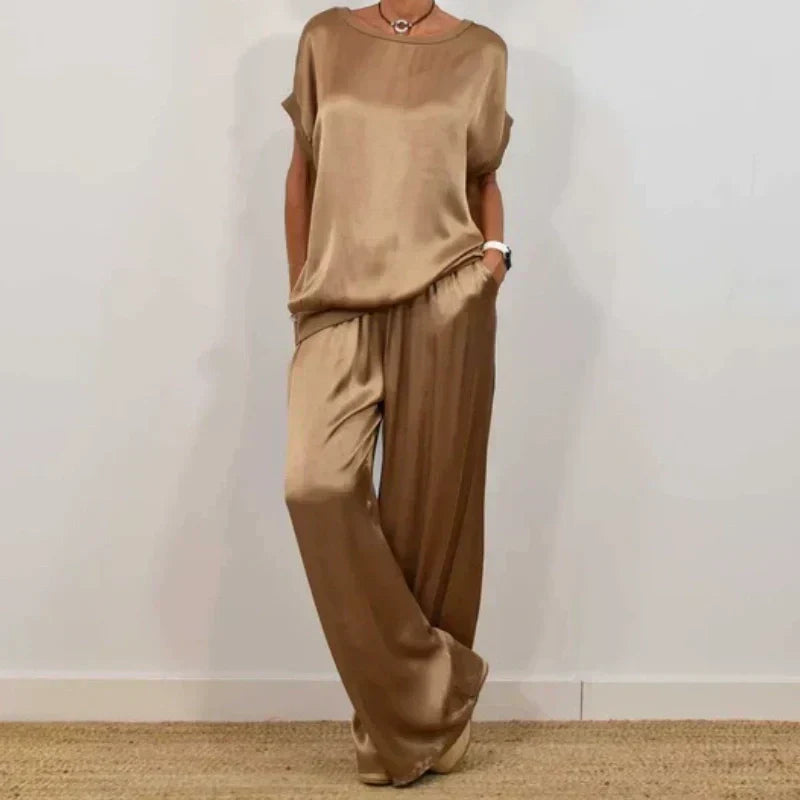 Rita · Conjunto de blusa y pantalón satinado · Imagen 5
