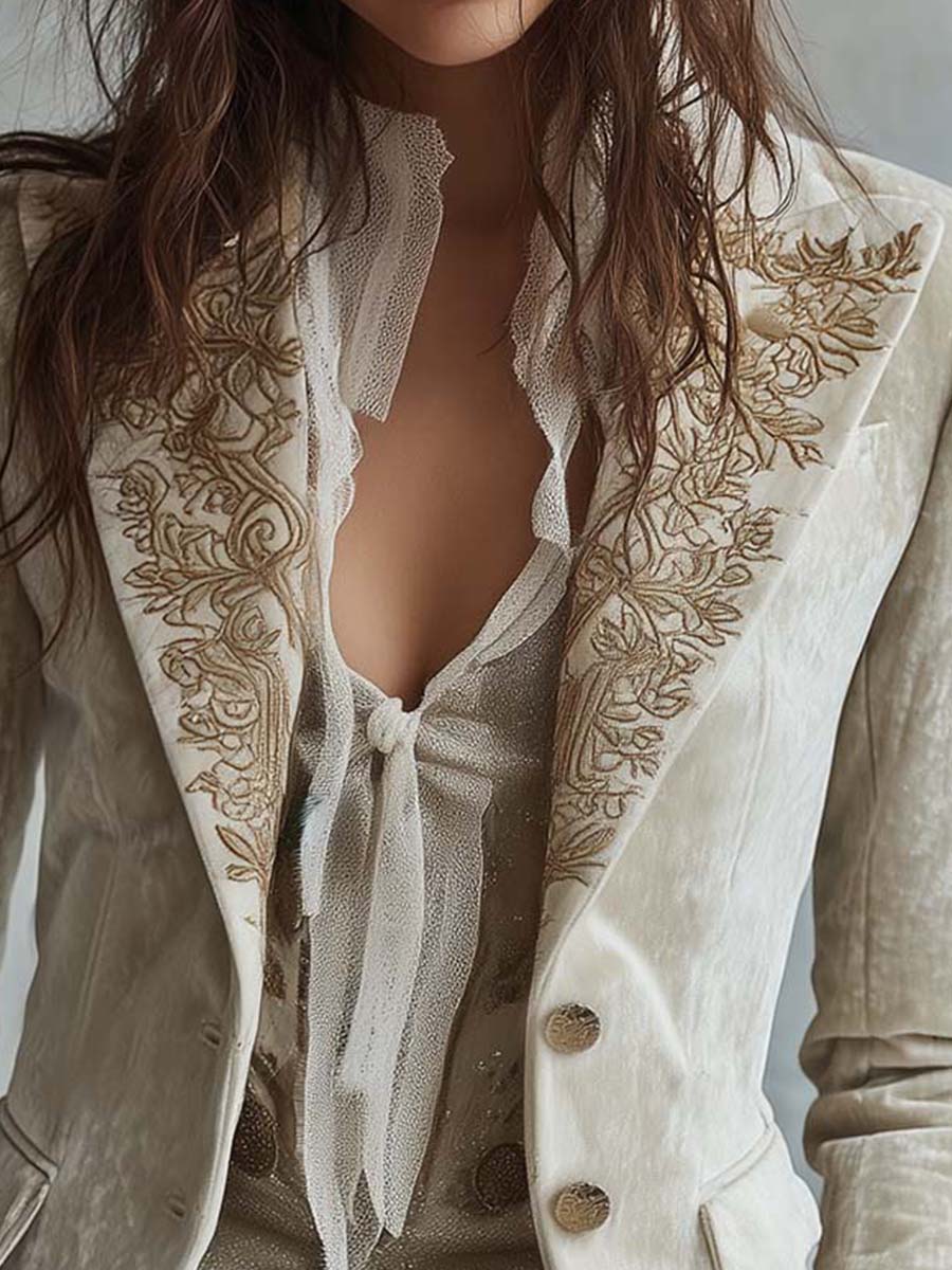 Evelina · Blazer marfil con detalles dorados · Imagen 4
