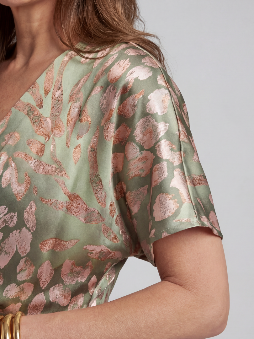 Coral · Vestido midi de estampado abstracto · Imagen 2