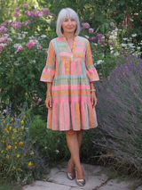 Emma · Vestido de cuello en V con volantes · Imagen 5
