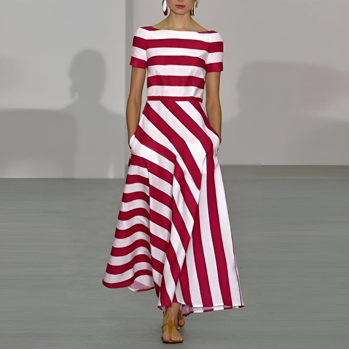 Miranda · Vestido de rayas y caída fluida · Imagen 2