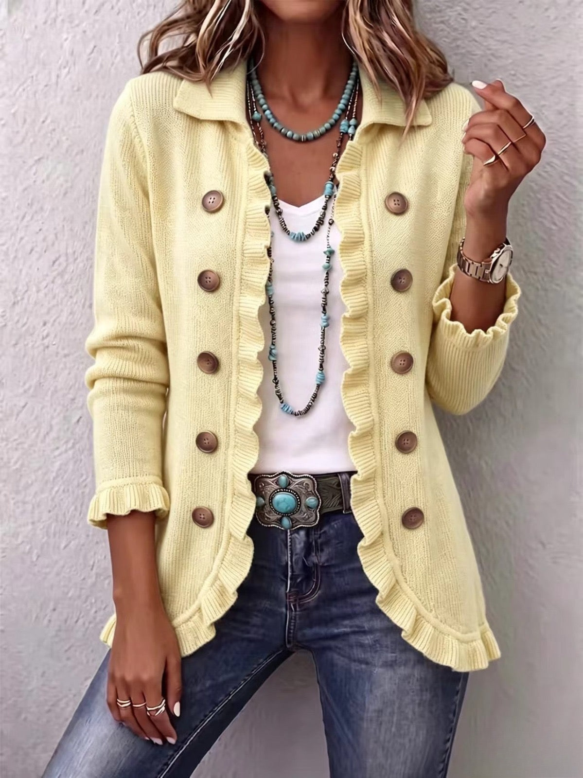 Liliana · Chaqueta de punto color crema con volantes · Imagen 1