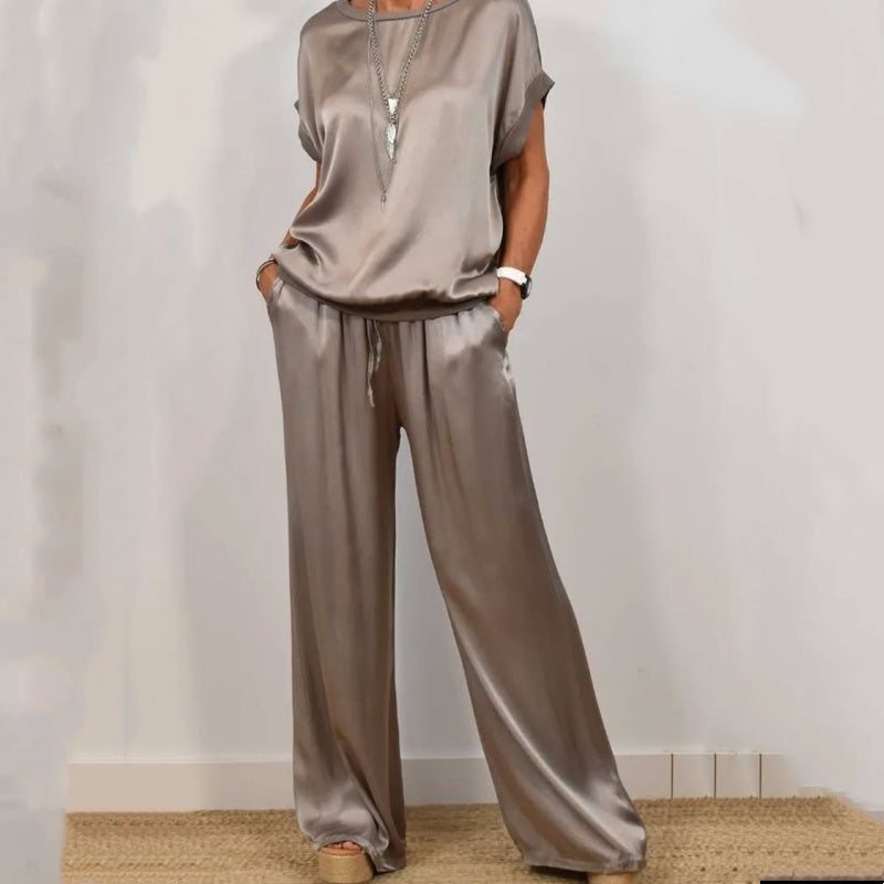 Rita · Conjunto de blusa y pantalón satinado · Imagen 4
